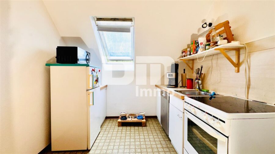 Modernisiertes Einfamilienhaus mit Einliegerwohnung, Wintergarten, Sauna und 2 Garagen - OG / DG Küche
